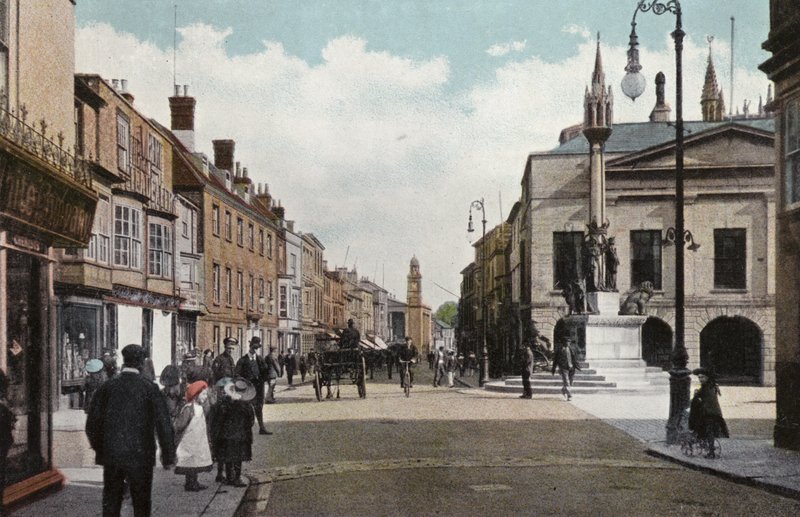 High Street og Queen Victoria Memorial, Newport av English Photographer