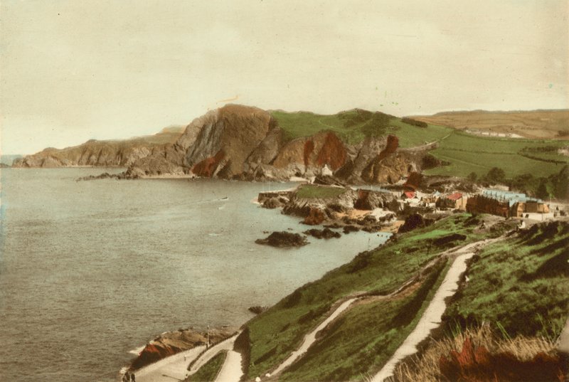 Ilfracombe, Lantern Hill og Hillsborough av English Photographer