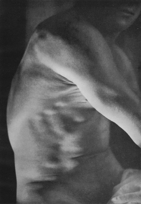 Illustrasjon for The Male Body (s/hvitt bilde) av English Photographer