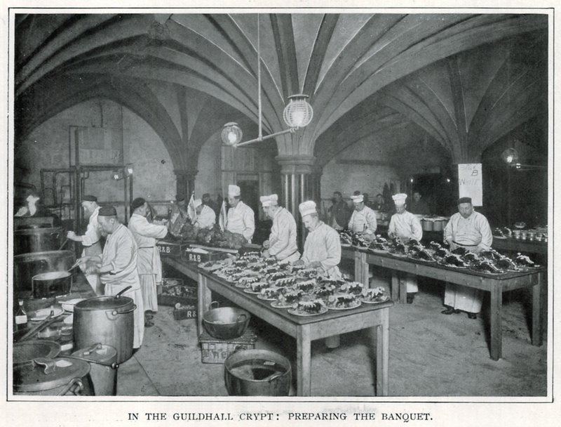 In the Guildhall Crypt: Preparing the Banquet (s/hv-bilde) av English Photographer