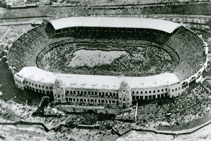 Invasjon av stadion for den første Wembley Cup-finalen, 1923 av English Photographer