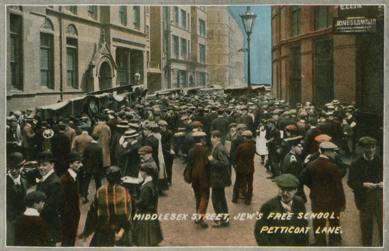 Jews Free School, Middlesex Street, Petticoat Lane, London av English Photographer