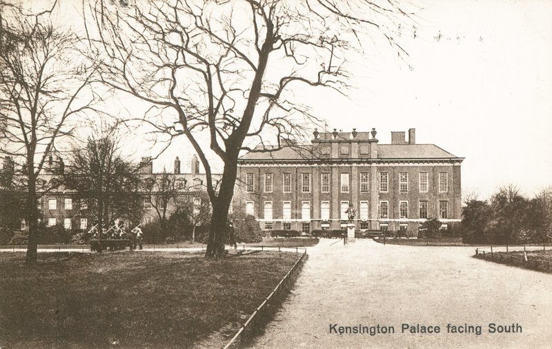 Kensington Palace vendt mot sør av English Photographer