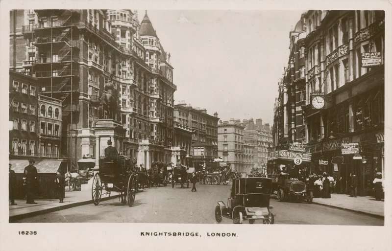 Knightsbridge, London av English Photographer