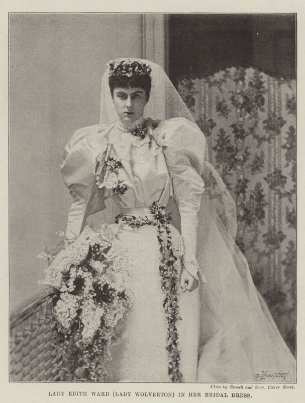 Lady Edith Ward (Lady Wolverton) i sin brudekjole av English Photographer