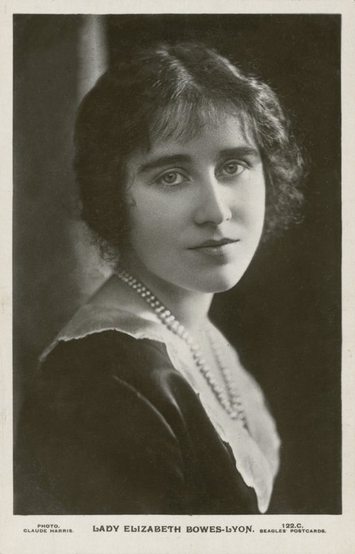 Lady Elizabeth Bowes-Lyon (s/hvitt bilde) av English Photographer