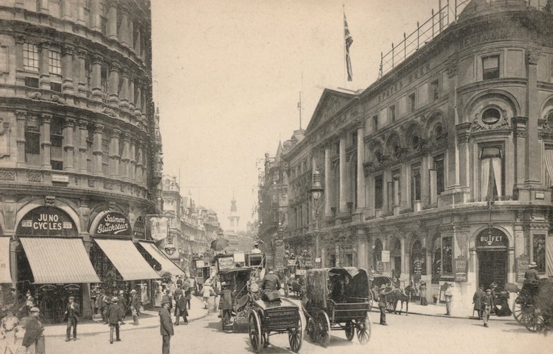 London, Shaftesbury Avenue (s/hvitt bilde) av English Photographer