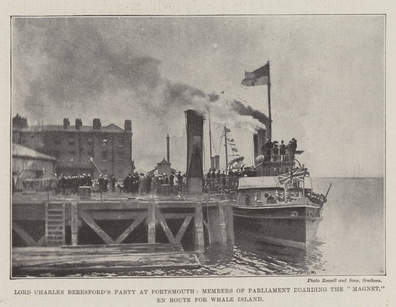 Lord Charles Beresfords Party i Portsmouth, parlamentsmedlemmer som går ombord på Magnet, En Route for Whale Island av English Photographer