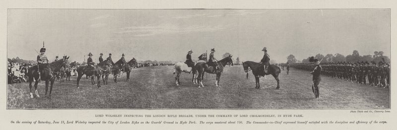 Lord Wolseley inspiserer London Rifle Brigade, under kommando av Lord Cholmondeley, i Hyde Park av English Photographer