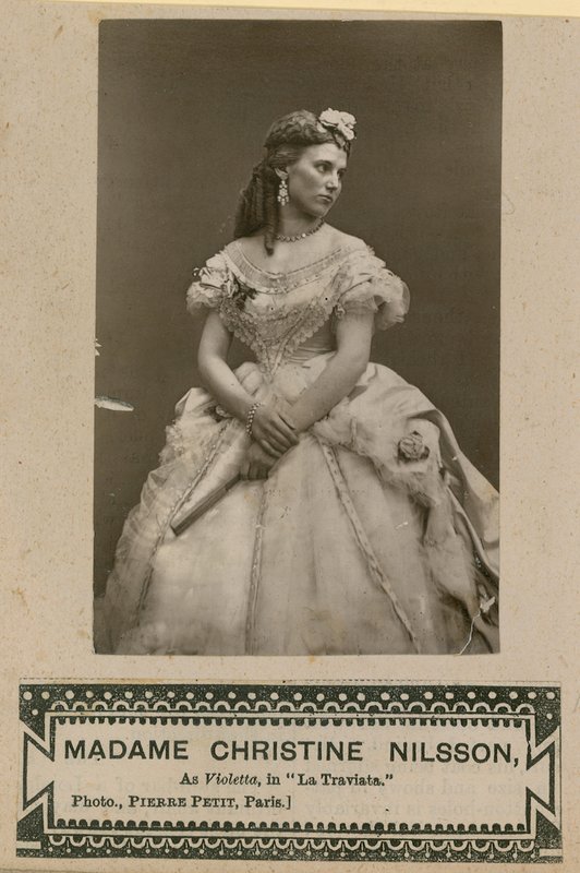 Madame Christine Nilsson som Violetta i La Traviata av English Photographer