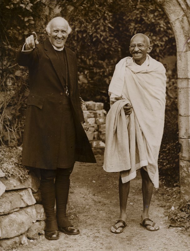 Mahatma Gandhi, indisk leder for bevegelsen for uavhengighet fra britisk styre (s/hvitt-bilde) av English Photographer