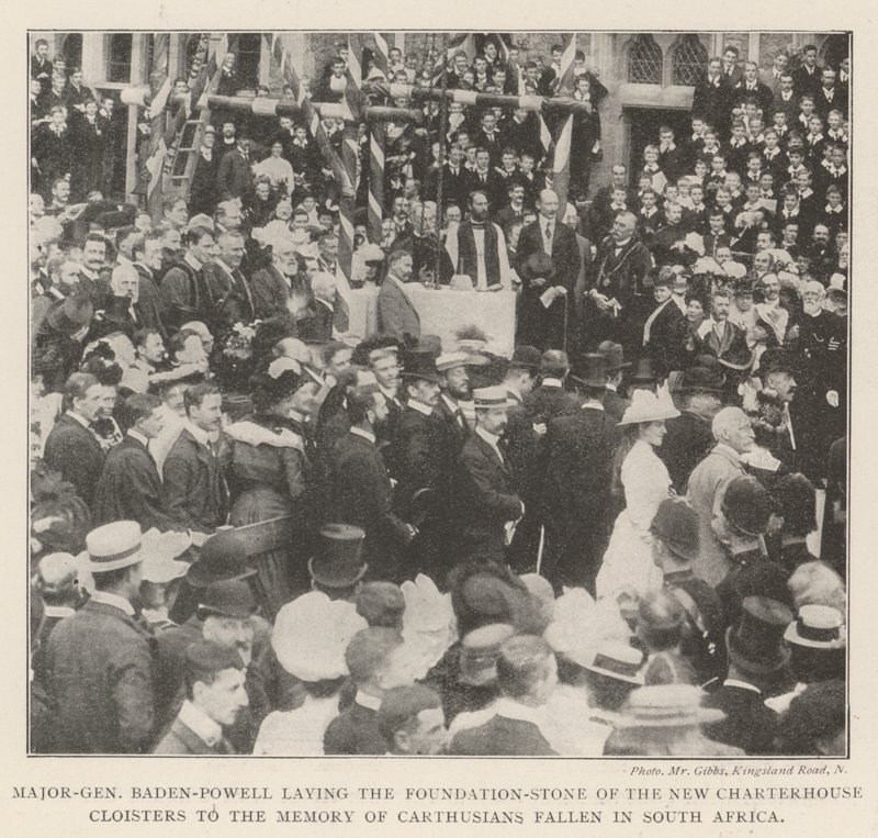 Generalmajor Baden-Powell legger grunnsteinen til New Charterhouse Cloisters til minne om karteusere falne i Sør-Afrika av English Photographer