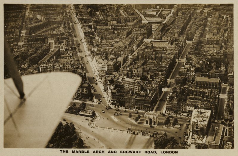 Marble Arch, Edgware Road, London, flyfoto (s/hvitt-bilde) av English Photographer