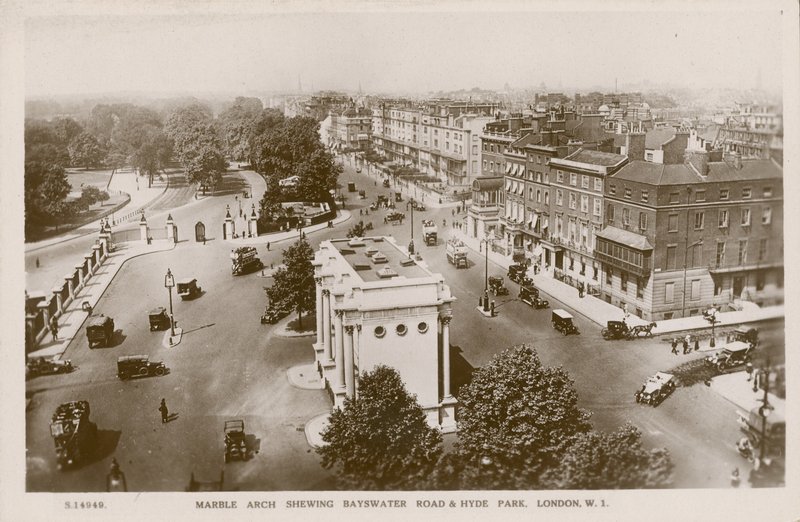 Marble Arch som viser Bayswater Road og Hyde Park, London av English Photographer