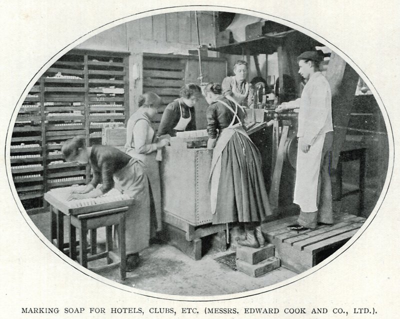 Markeringssåpe for hoteller, klubber osv. (Mrs. Edward Cook and Co., Ltd.) (s/hvitt-bilde) av English Photographer