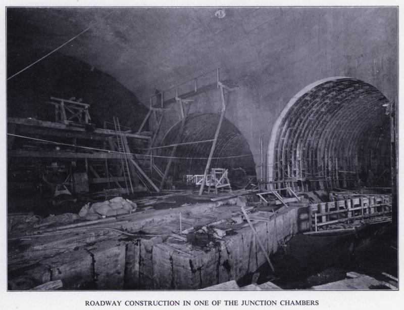 Mersey Tunnel: Roadway Construction i et av Junction Chambers (s/hv-bilde) av English Photographer
