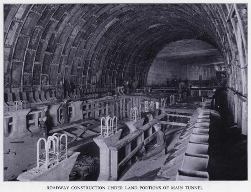 Mersey Tunnel: Roadway Construction under Land Portions of Main Tunnel (s/hvitt bilde) av English Photographer