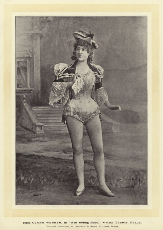 Miss Clara Webber, i Red Riding Hood, Gaiety Theatre, Dublin av English Photographer