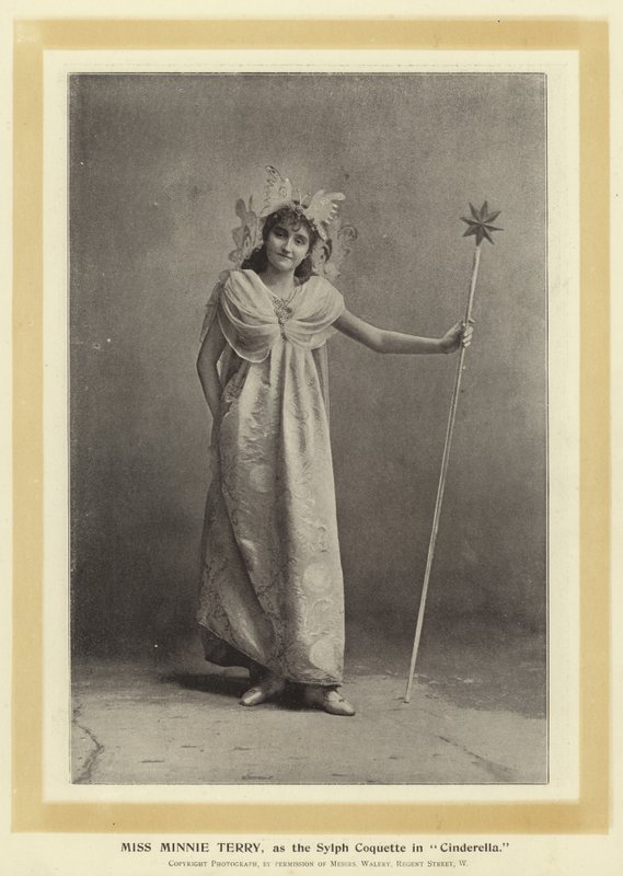 Miss Minnie Terry, som Sylph Coquette i Askepott av English Photographer