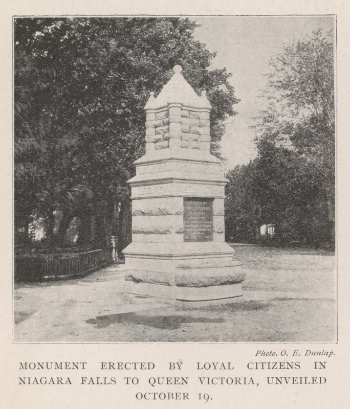 Monument reist av Loyal Citizens i Niagara Falls til dronning Victoria, avduket 19. oktober av English Photographer