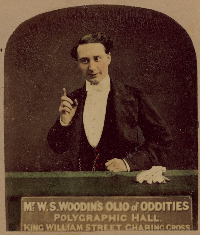Mr WS Woodins Olio fra Oddities av English Photographer
