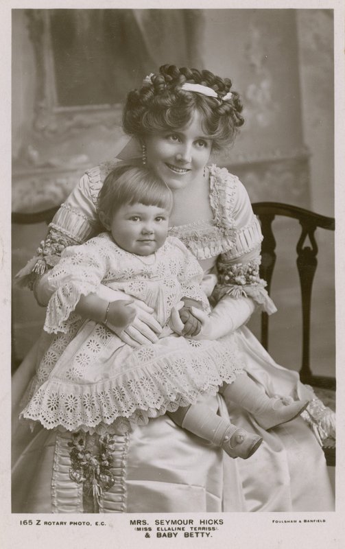 Fru Seymour Hicks og datter av English Photographer