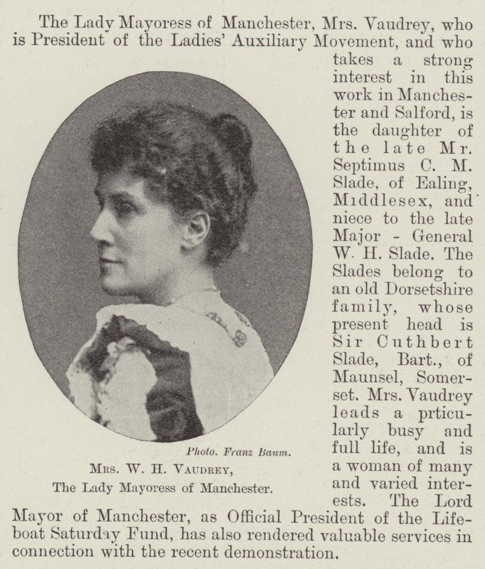 Mrs WH Vaudrey, Lady Mayoress of Manchester av English Photographer