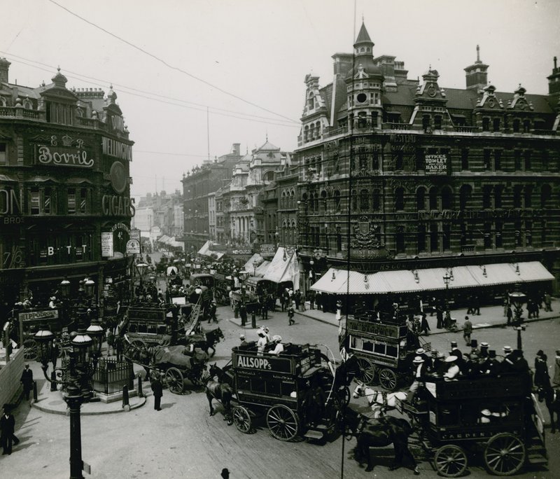 Oxford Street og Tottenham Court Road, London av English Photographer