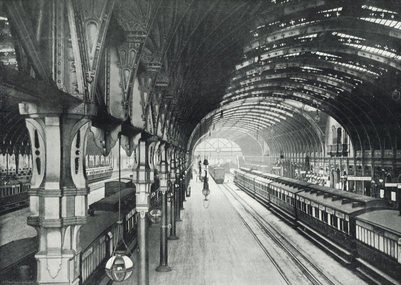 Paddington Station, generell utsikt over plattformene (s/hvitt-bilde) av English Photographer