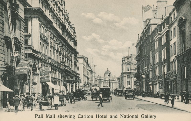 Pall Mall East viser Carlton Hotel and National Gallery av English Photographer