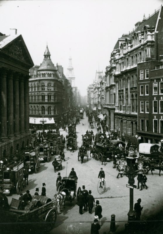 Penny farthing i trafikken utenfor Mansion House på 1880-tallet av English Photographer