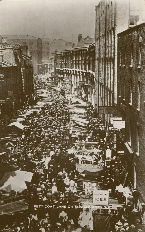 Petticoat Lane søndag morgen av English Photographer
