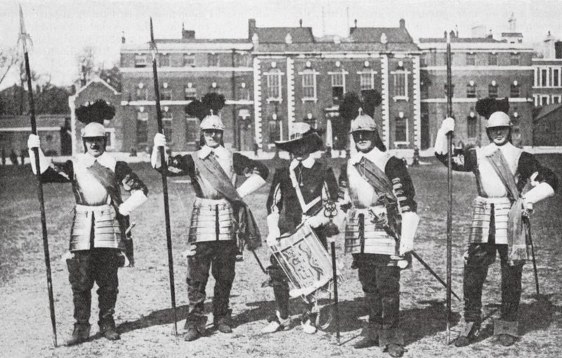 Pikemen fra Honorable Artillery Company, London (s/hv-bilde) av English Photographer