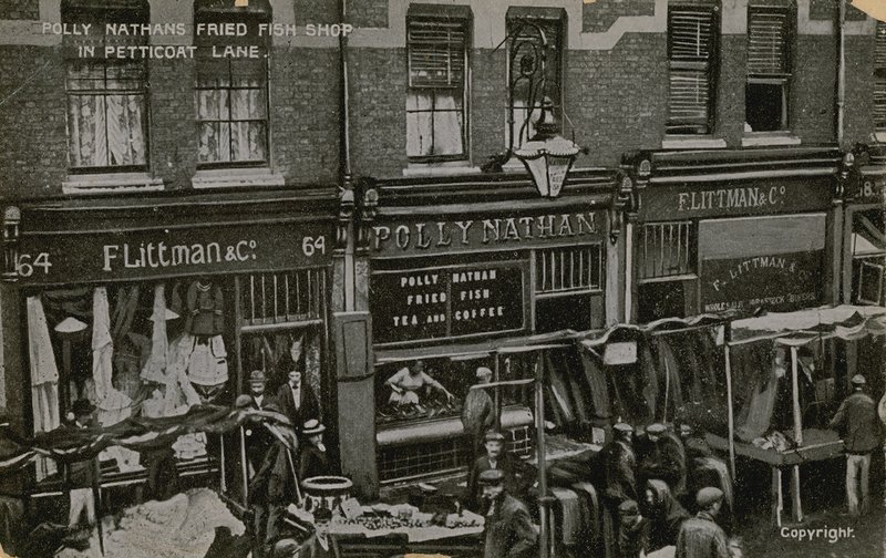 Polly Nathans Fried Fish Shop, Petticoat Lane, London av English Photographer