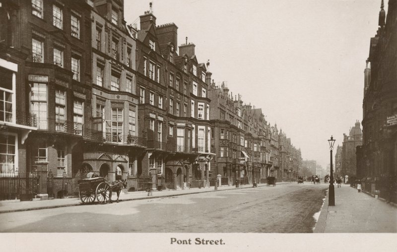 Pont Street, London (s/hvitt bilde) av English Photographer