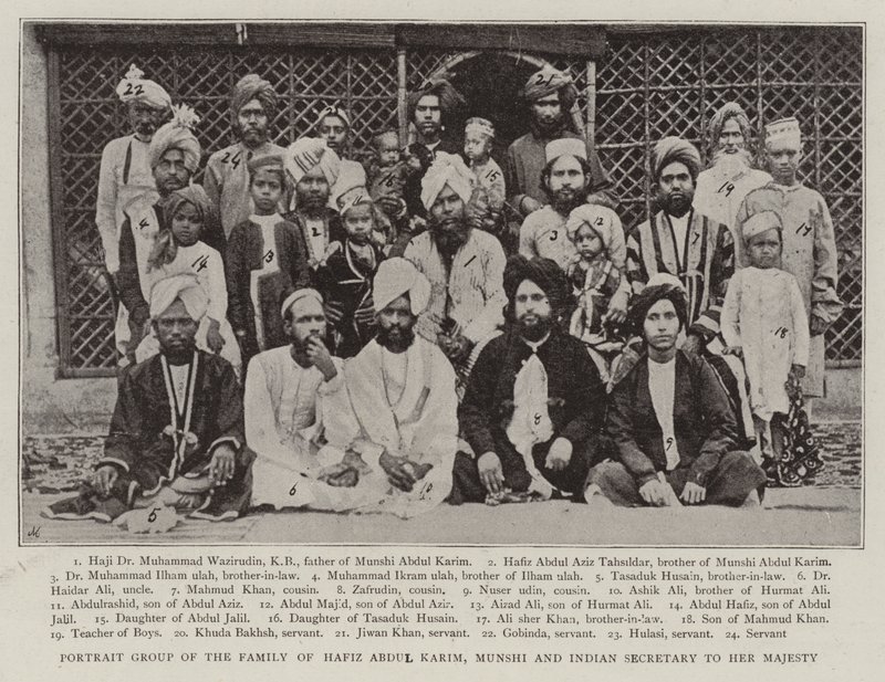 Portrettgruppe av familien til Hafiz Abdul Karim, Munshi og indisk sekretær til Hennes Majestet av English Photographer