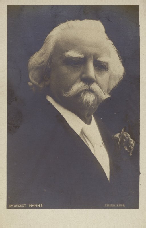 Portrett av Sir August Manns av English Photographer