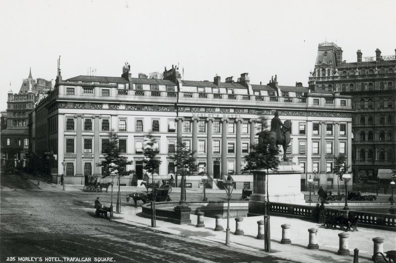 Postkort med et bilde av Morleys Hotel av English Photographer