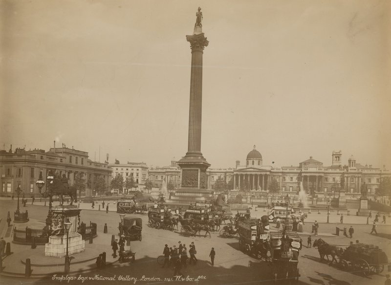 Postkort med et bilde av Trafalgar Square av English Photographer