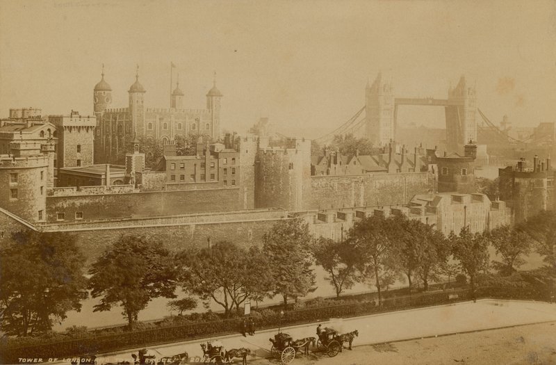 Postkort med et bilde av Tower of London av English Photographer