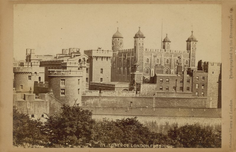 Postkort med et bilde av Tower of London av English Photographer