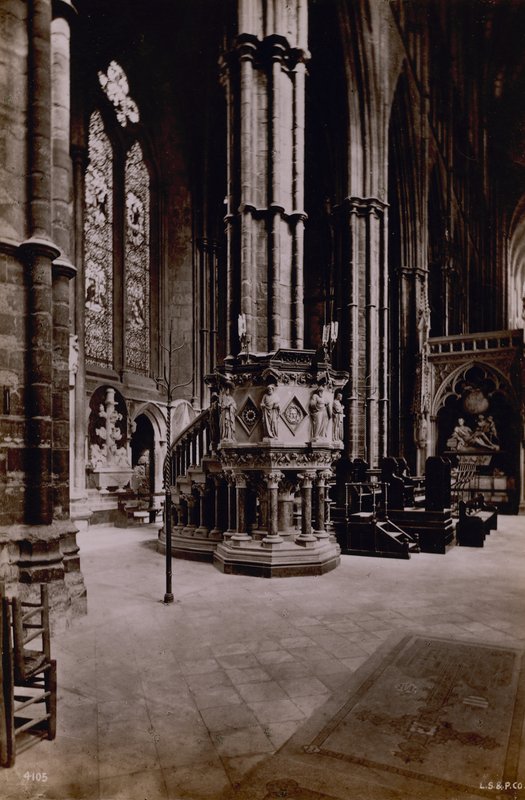 Postkort med et bilde av interiøret i Westminster Abbey av English Photographer