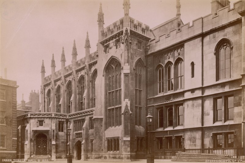 Postkort med utsiden av Inner Temple Hall av English Photographer