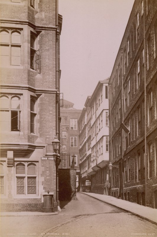 Postkort med nordinngangen til Middle Temple Lane av English Photographer