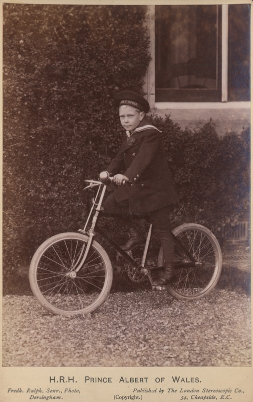 Prins Albert av Wales poserer bare en sykkel av English Photographer