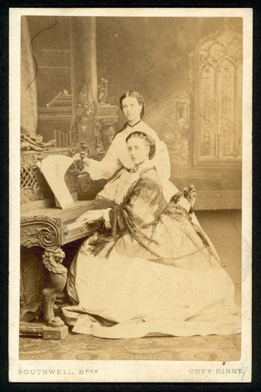 Prinsesse Alexandra og prinsesse Dagmar av English Photographer