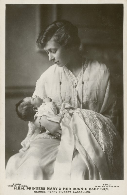Prinsesse Mary, Viscountesse Lascelles, med sin eldste sønn, George av English Photographer