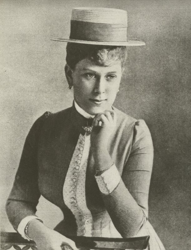 Queen Mary, 18 år gammel, iført en båtfører (s/hvitt-bilde) av English Photographer