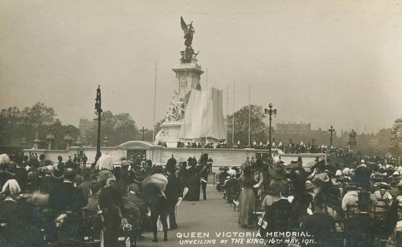 Queen Victoria Memorial, avduking av kongen, 16. mai 1911 av English Photographer