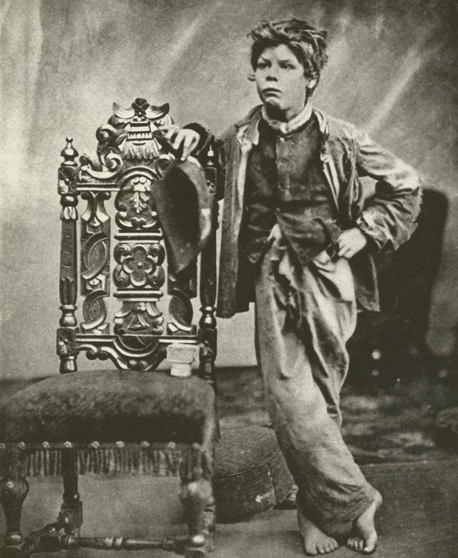 Ragged skolegutt i 1860 (s/hvitt-bilde) av English Photographer